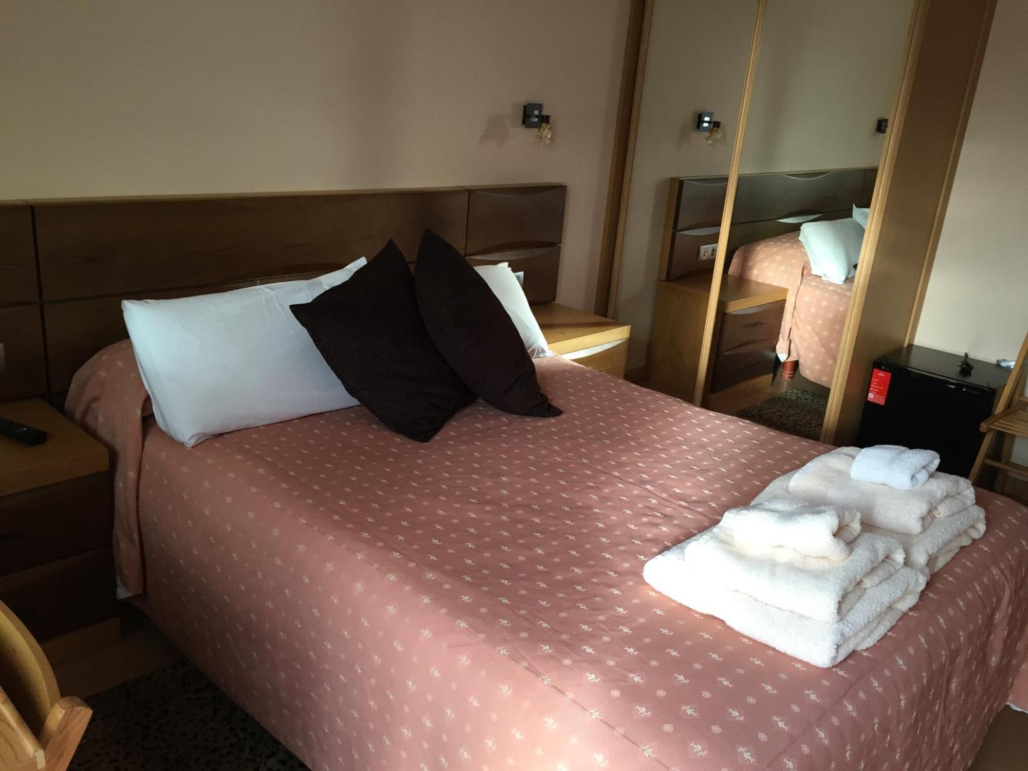 Hotel Santa Cruz 몬타오스 객실 사진