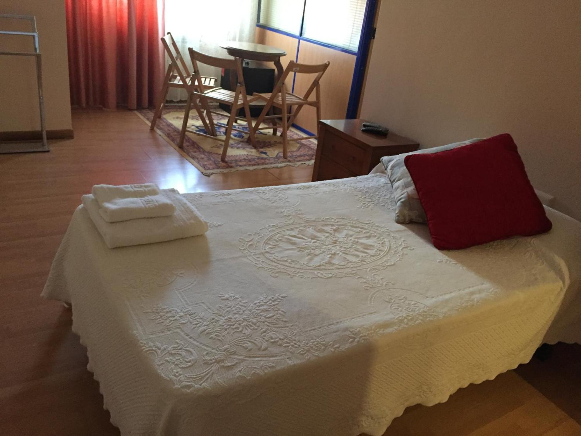Hotel Santa Cruz 몬타오스 객실 사진