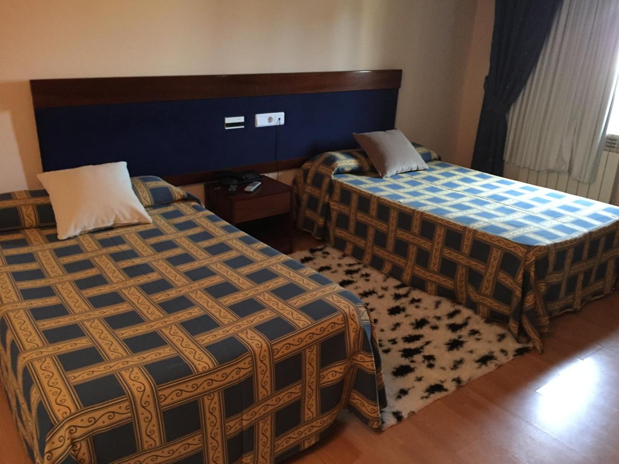 Hotel Santa Cruz 몬타오스 객실 사진