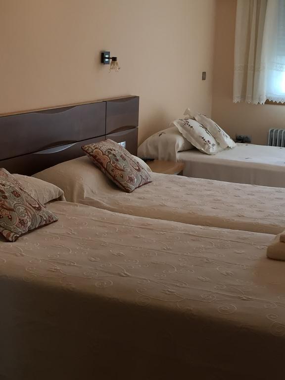 Hotel Santa Cruz 몬타오스 객실 사진