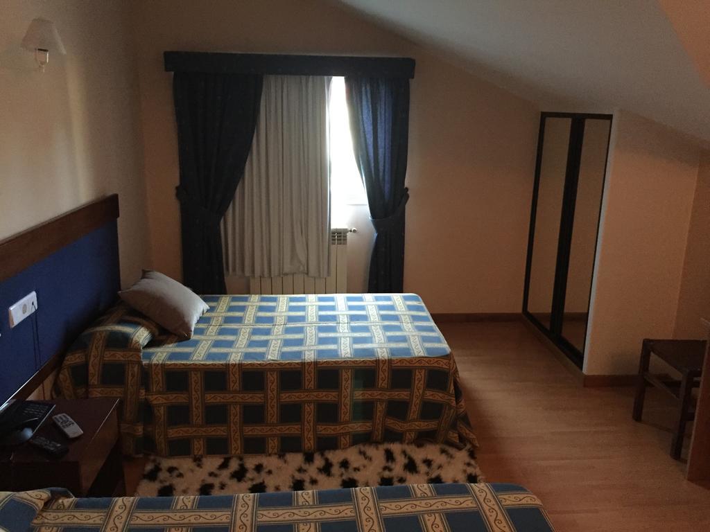 Hotel Santa Cruz 몬타오스 객실 사진